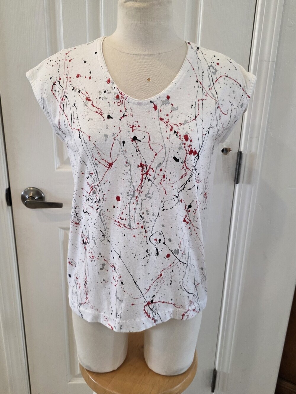 Play To Win Single Stitch Paint-Splatter Cap Slve Tee White, Red & Black Accents